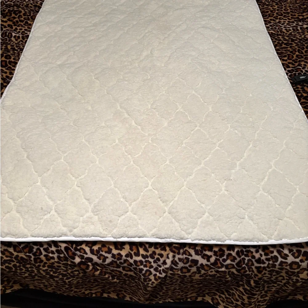 Luxurious Cream Quilted Bedding